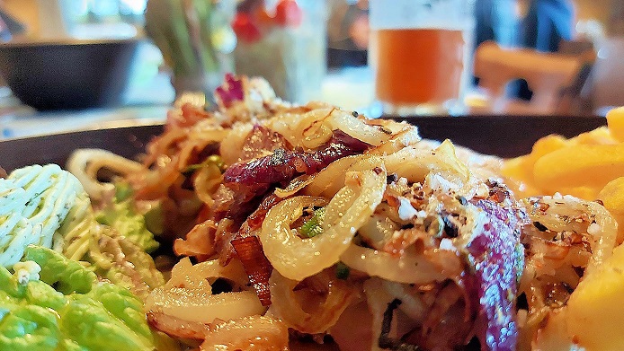 Fahr mal hin und kehr mal ein: Halbe Hähnchen oder Steak-Variationen in der Alten Gemeinde Gaststätte Eyershausen