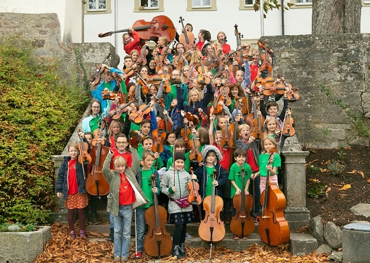 70 Kinder und Jugendliche im Max-Littmann-Saal: Das Zauberton Orchester zu Gast in Bad Kissingen