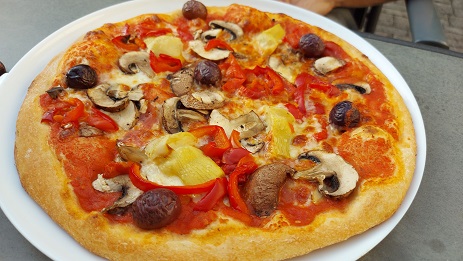 Taschendiebstahl in einer Pizzeria: Gäste halten den 19-Jährigen nach einer sofortigen Verfolgung fest