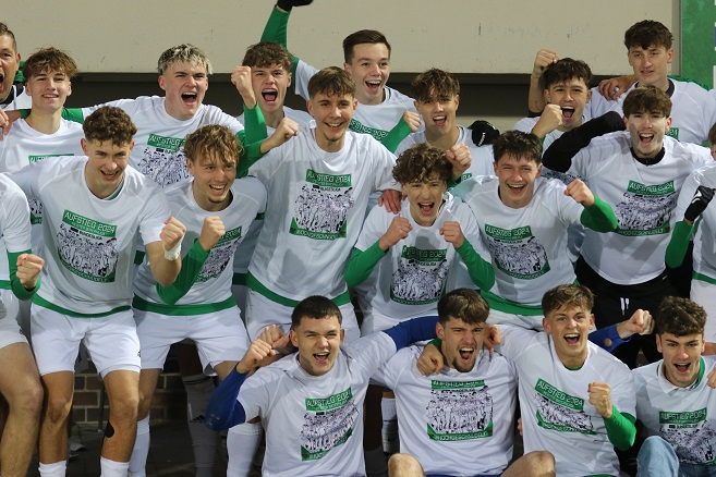 Das knallt und wird heiß: Die U19 des FC 05 steigt #hochgeschnüdelt in die Bundesliga auf