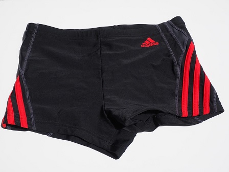 Statt zum Schwimmen geht´s nun vor Gericht: Badehosen-Diebstahl kurz vor dem ersten Advent