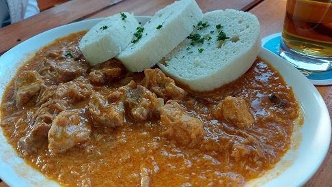 Fahr mal hin und kehr mal ein: Der Kellerwald in Forchheim und der böhmische Gasthof Frank