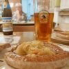 Fahr mal hin und kehr mal ein: Bratwürste mit Sauerkraut zur Eröffnung der Bockbier-Saison