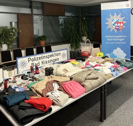 Fahndung nach räuberischem Diebstahl führt zur vorläufigen Festnahme einer 39-Jährigen