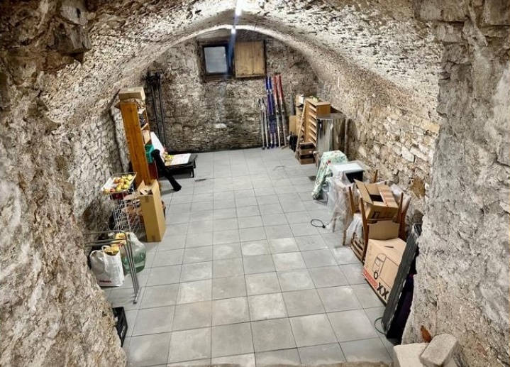 Es geht auch in einen Gewölbekeller: EkSPDition in das Gebäude-Juwel in der Burggasse 17