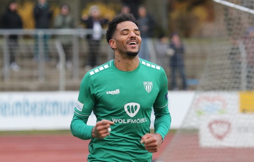 Goalgetter und Fanmagnet Mike Dellinger bleibt beim FC Schweinfurt 05 – ligaunabhängig, aber gerne als Profi…