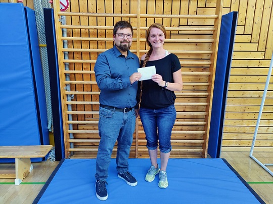 Tausend Euro für Kinder und Jugendliche: Der SPD-Ortsvereins Niederwerrn Oberwerrn spendet nach einem Flohmarkt