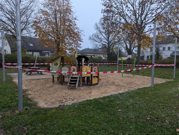 Brandstiftung am Heckenweg-Spielplatz in Grafenrheinfeld: Schnelles Handeln von Boguslaw Sierzega verhindert größeren Schaden