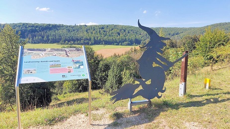 Fahr mal hin und lauf mal rum: Der Hexenpfad als drittschönster Rundweg Deutschlands und der Mauerschädel