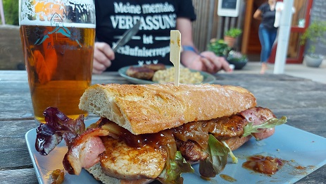 Fahr mal hin, lauf mal steil, kehr mal ein: Die Schwarzen Berge bei Riedenberg, das Tintenfass und das Berghaus Rhön