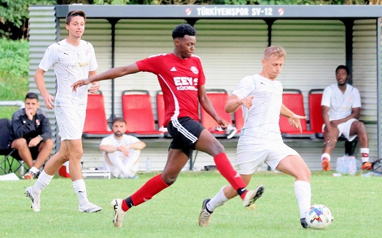 Die zwei Mal sechs Bezirksliga-Derbytore des Sonntags: Dämpfer für Strahlungen, Schweinfurter Platztausch