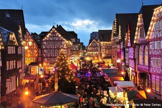 Märchenhafte Weihnachtsmärkte landauf und landab: Weihnachtszauber in großen und kleinen Städten