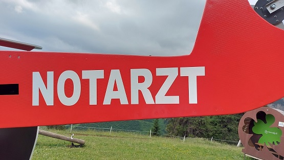 Zehnjähriges Mädchen wird von einem fliehenden Fahrradfahrer erfasst und schwer verletzt