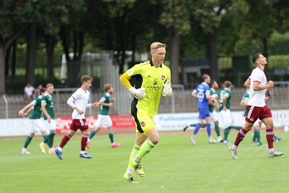 Der Club schwärmt aus … und deshalb besucht Keeper Jan Reichert die Fans in Schwemmelsbach