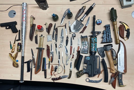 Kriminalitätsgeschehen: Dieb in psychischer Ausnahmesituation hatte Messer, Gaspistole und eine Schleuder bei sich