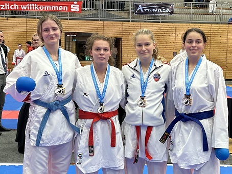 Doppel-Silber: Helena Rostiahai von der TG 48 beeindruckt beim Internationalen Budokan Karate-Cup in Bochum