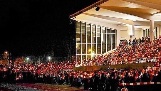 Schnüdel-Singen am 8. Dezember im Sachs-Stadion: Weihnachtslieder am besinnlichen Abend mit einer E-Bike-Verlosung