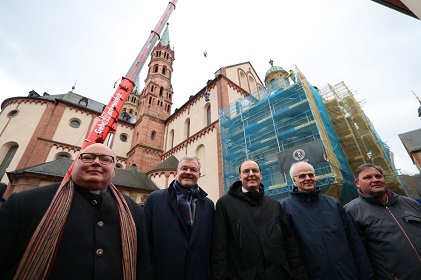 Beschädigte Skulpturen werden abgenommen und eingelagert: Arbeiten an der Schönbornkapelle werden fortgesetzt