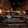 „Es ist geschehen, und folglich kann es wieder geschehen“: Schweigemarsch durch die Würzburger Innenstadt
