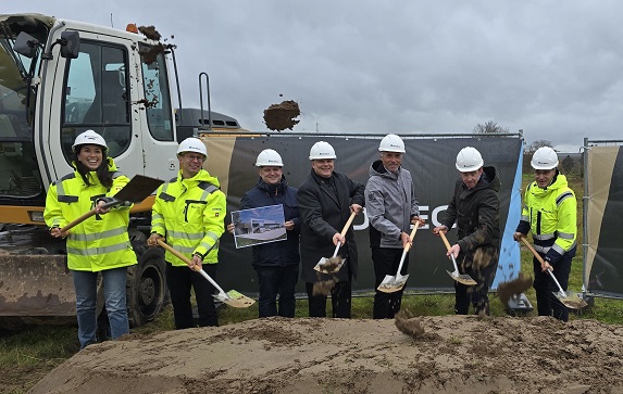 Symbolischer Spatenstich für Millioneninvestition: Firma Isopartner baut im Volkacher Gewerbegebiet Sonnenberg
