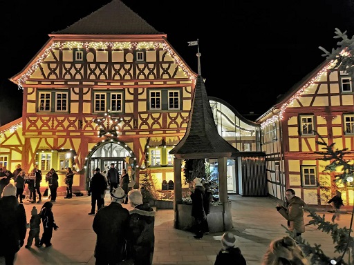 Stadtlauringer Weihnachtsmarkt – historisch vor dem Rathaus, im Kunsthandwerkerhof und im Schüttbau der Amtskellerei