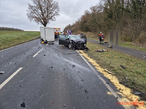 Großeinsatz für die Feuerwehren: Schwerer Unfall auf der B19 zwischen Essleben und Werneck