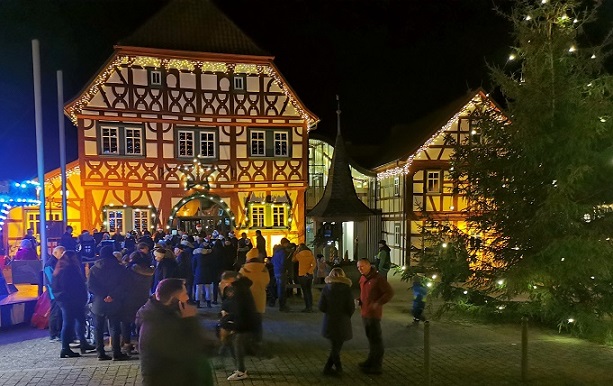 Idyllische Fachwerkromantik: Der Stadtlauringer Weihnachtsmarkt am ersten Adventswochenende