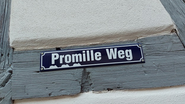 Alkoholisierter Falschfahrer auf der A7 bei: 45-jähriger Rumäne hatte für 2,32 Promille getankt