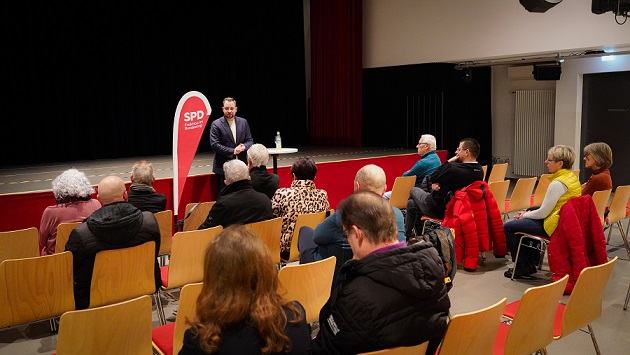 Sicherung von Jobs in schwierigen Zeiten: MdB Markus Hümpfer, im Dialog mit BürgerInnen in Kitzingen