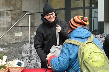„Stille Nacht“ im Gefängnis und „Weihnachten – draußen vor der Tür“