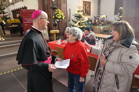 Weihnachten für alle erlebbar machen: Gemeinschaft Sant’Egidio veranstaltet Festessen für Bedürftige