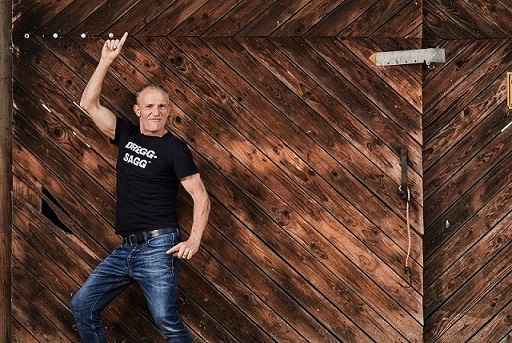 Kabarettist und Comedian Michl Müller tanzt auch 2025 den „Limbo of Life“