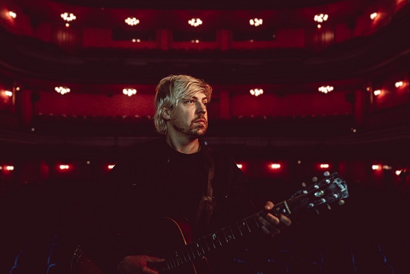 Philipp Poisel kommt zu einem Adventskonzert 2025 in das Globe nach Coburg