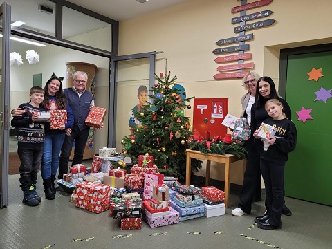 Die Schillergrundschule Schweinfurt unterstützt die Kindertafel mit einer Geschenkaktion