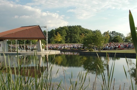 Vorfreude auf 2025: Das komplette Seebühnen-Programm in Bad Staffelstein, kleine Veränderungen in Hallstadt