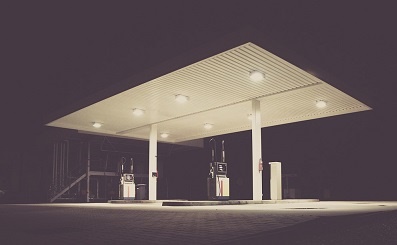 Raubüberfall auf Tankstelle: Kriminalpolizei ermittelt und sucht Zeugen auf der Suche nach dem flüchtigen Täter