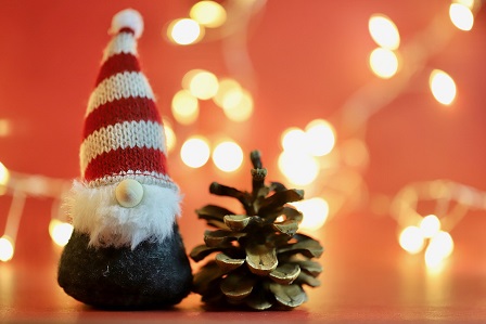 Deko im Garten und vor der Haustüre: Diebe fanden ein Pferd aus Edelrost und einen Weihnachtswichtel schön