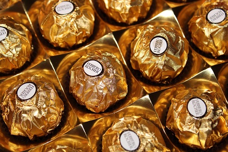 Mundraub im Einkaufsmarkt: Wenn zwei Kunden acht Kugeln Ferrero Rocher verspeisen…