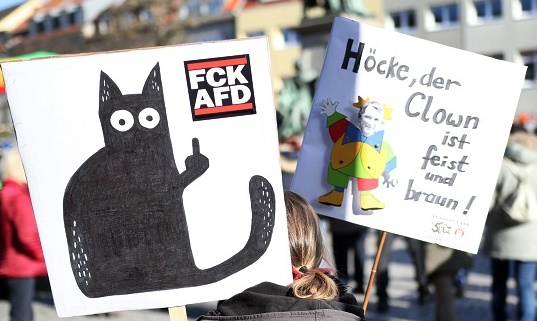 Versammlungsgeschehen im Aschaffenburger Schöntal: Polizei spricht vom „Gegenprotest“ bei der „Gedenkveranstaltung einer politischen Partei“