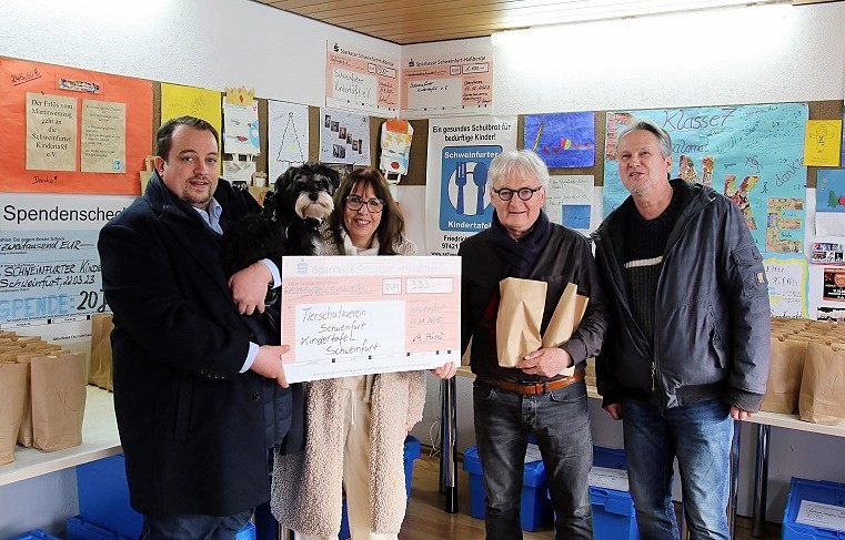 Spende von Herzen: Tierschutzverein und Kindertafel freuen sich über jeweils 333 Euro