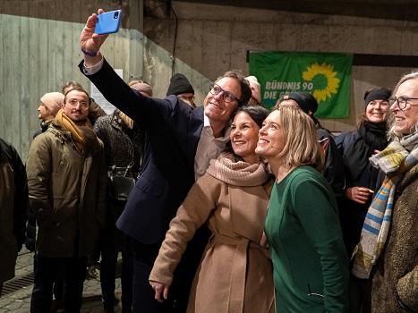 So war der Besuch von Außenministerin Annalena Baerbock in Würzburg vor 2000 Menschen in der Posthalle