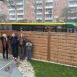 „Nicht tragbare Dauer-Beschallung“: Die neuen Bushaltestellen in der Harald-Hamberg-Straße sorgen für Ärger bei den Anwohnern