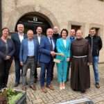 Wechsel an der Spitze der Rhön GmbH: Staffelstab geht an Landrätin Peggy Greiser