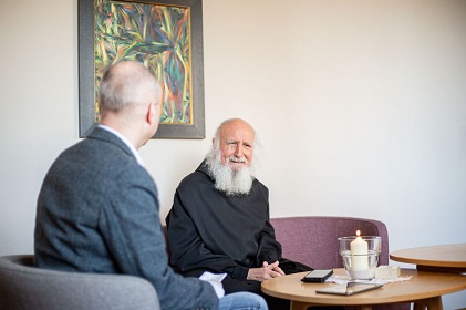 Bescheidener „spiritueller Superstar“: Pater Anselm Grün feiert am 14. Januar in der Benediktinerabtei Münsterschwarzach seinen 80. Geburtstag