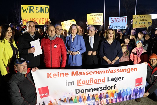 Den Kahlschlag in Donnersdorf verhindern: Protestaktion der Kaufland-Crew vor dem Neujahrsempfang der CSU und JU – VIELE FOTOS!