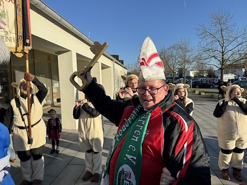 Grafenrheinfelds Rathaus in Narrenhand: Die Rafelder Krautsköpf regieren bis Aschermittwoch