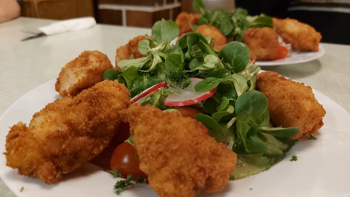 Fahr mal hin und kehr mal ein: Hähnchen-Nuggets zum gemischten Salat