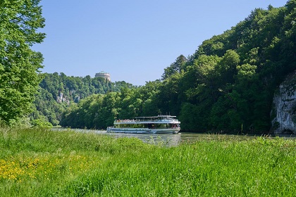 Leinen los im Frühling: Mit dem Schiff sanft die Donau entlang gleiten rund um Regensburg, Passau und Kelheim