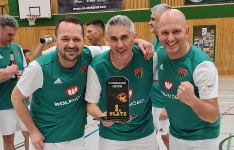 Kaiserwetter in Ilmenau: Die Traditionself der Schnüdel gewann in Thüringen ein Turnier