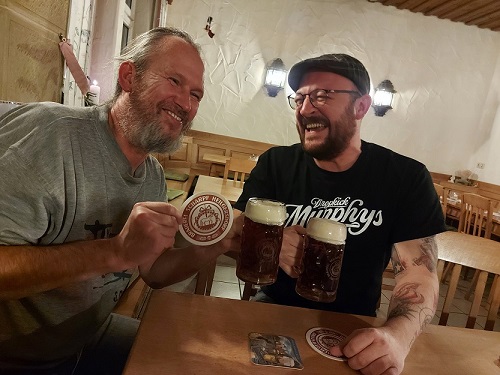 Fahr mal hin und kehr mal ein: Wenn bei der Wirtshaus-Tour ein bisschen was schief läuft – zur Zufriedenheit der Gäste